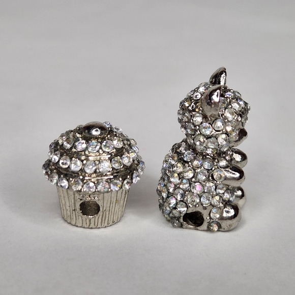Crystal Rhinestone Encrusted Gummi Bear & Cupcake Metal Charm Beads - Picture 4 of 5